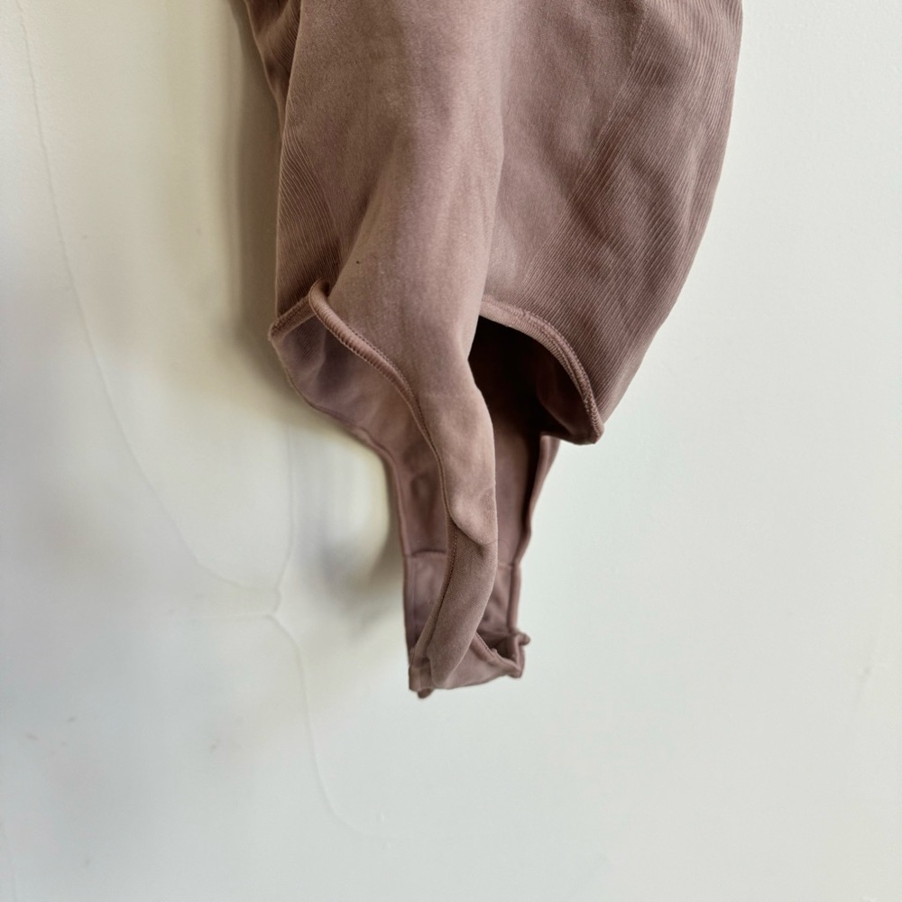 SKIMS Seamless Sculpt Thong Bodysuit Sienna Brown Womens Size S/M Shapewear NWOT - Picture 8 of 13